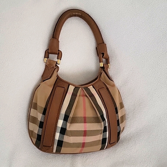 Burberry Handbags - Indulge in Timeless Elegance:Your Unique Journey with a Pre-Loved Burberry Purse